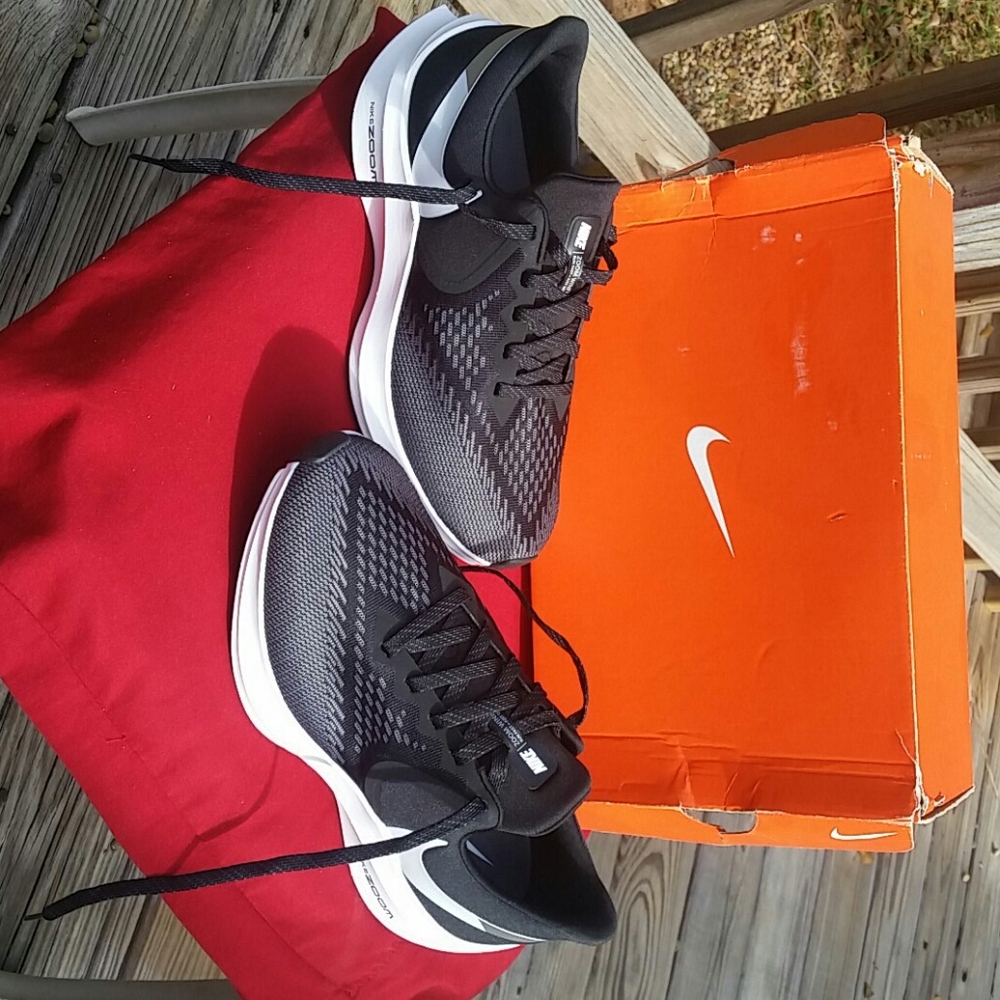 Black and white Nike Boys 7.5 Like new condition